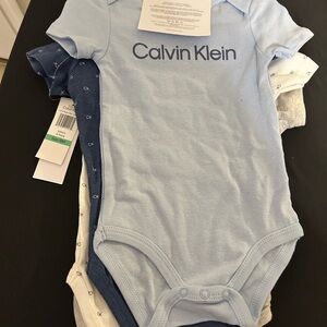 New With Tags Calvin Klein 4 Pk Short Sleeve Bodysuits Size 18 Months